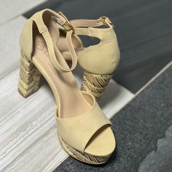 Heels - Picture 4 of 5